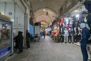 شکستن قرنطینه و انداختن فرش قرمز برای کرونا!