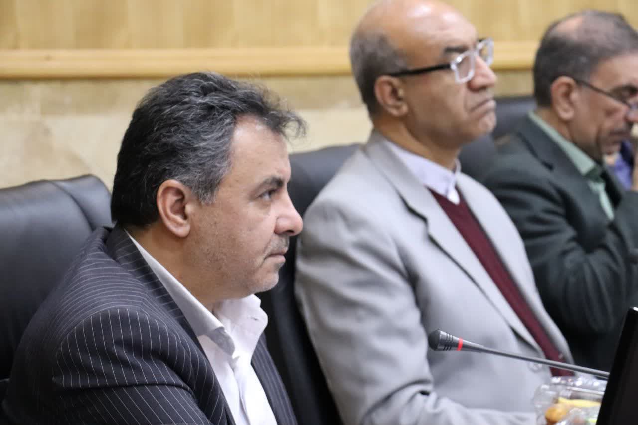 تقدیر شهردار کرمانشاه از دکتر حبیبی در جهت تصویب طرح ساماندهی قرارداد نیروهای شرکتی